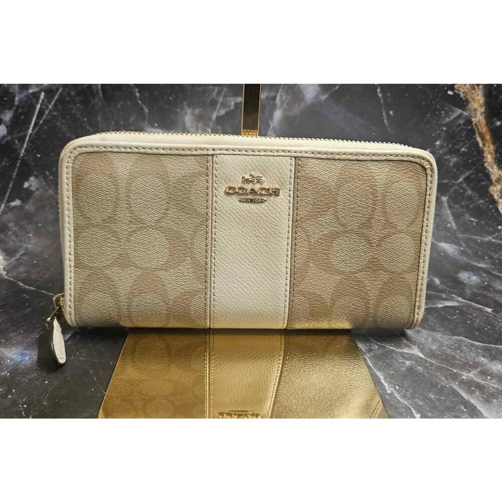 🤍 Coach Cream Pebbled Leather & Coated Canvas Zip Wallet